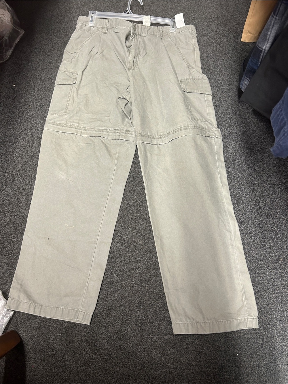 Columbia Men's Cargo Pants in Light Khaki
